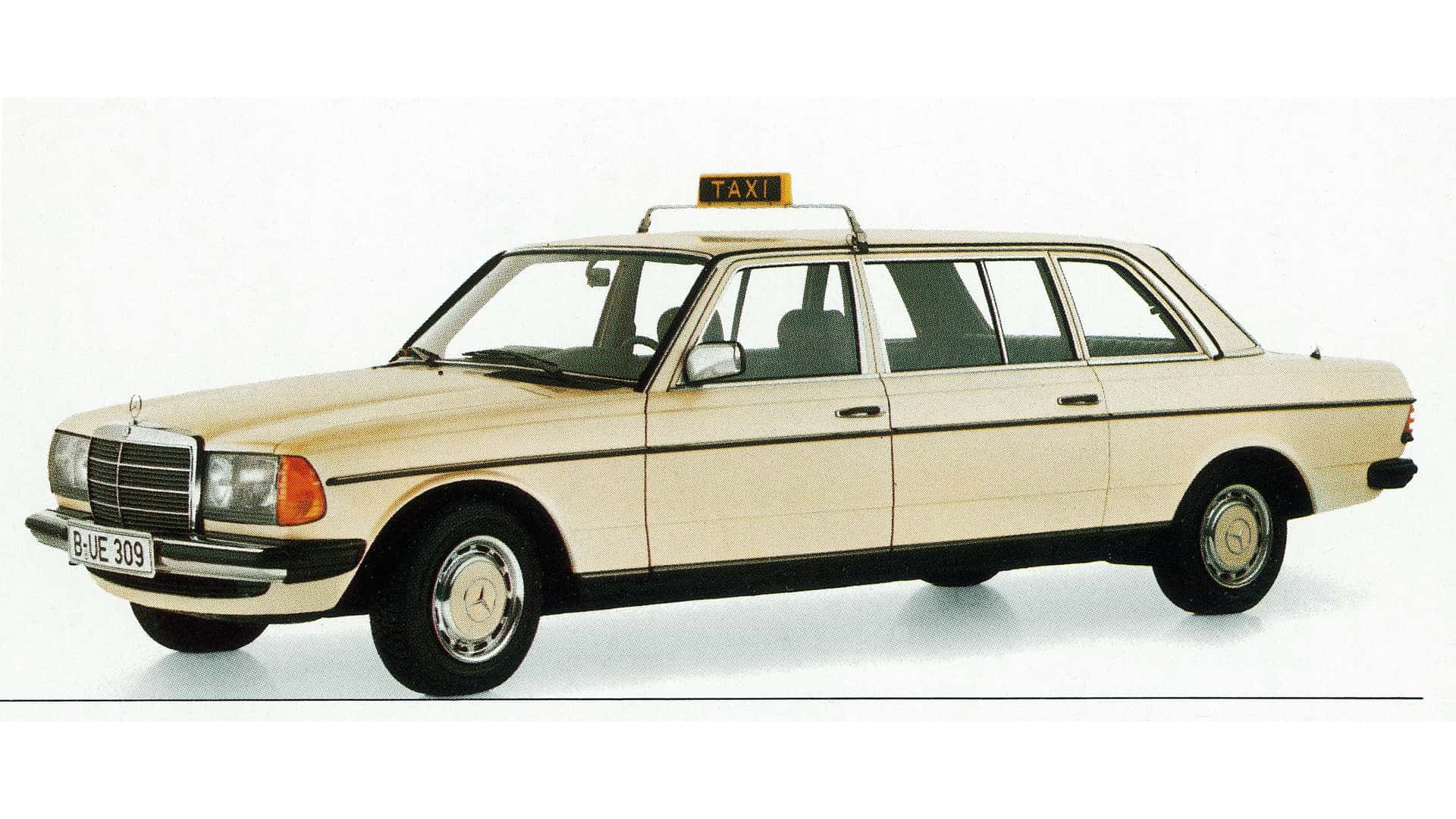 У Мережі показали Mercedes-Benz 240D із пробігом 7 млн ​​км