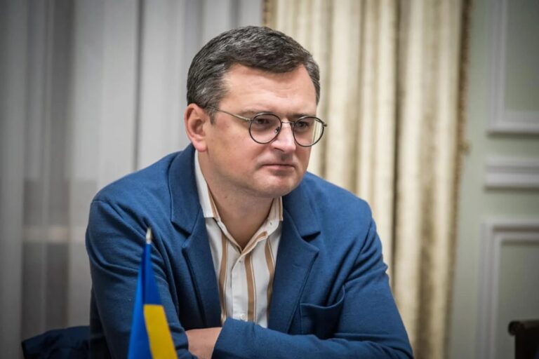 Дмитро Кулеба виставив особисті речі на аукціон: екс-міністр збирає кошти на важливу справу - today.ua