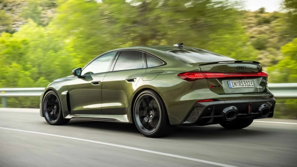 Audi RS5 2026 представили на загал - з потужністю гібридного двигуна V6, але значно важчий