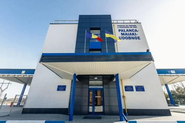 Обмеження руху ввели на кордоні з Молдовою на тлі негоди: що з роботою пунктів пропуску