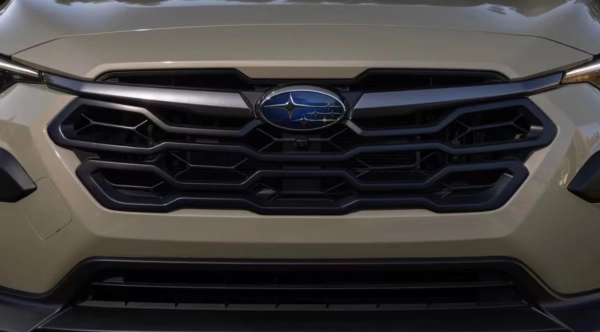 Subaru закликає власників нових гібридів Crosstrek та Forester уникати повних баків через ризик пожежі