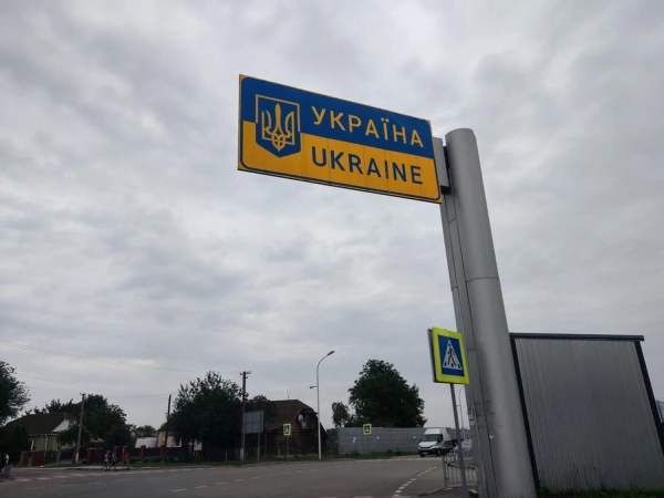 Негода на кордоні України з Молдовою: оформлення вантажівок призупинене на 6 КПП