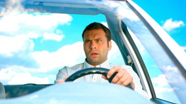 Чому водії не відкладають смартфони навіть за гроші: шокуючі висновки вчених