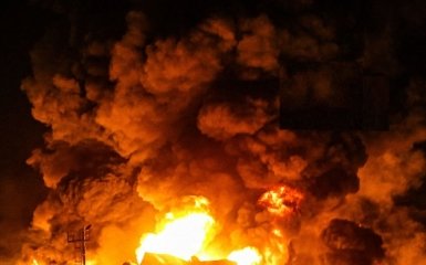 Після атаки дронів: в Росії палає хімічний завод – дивіться відео