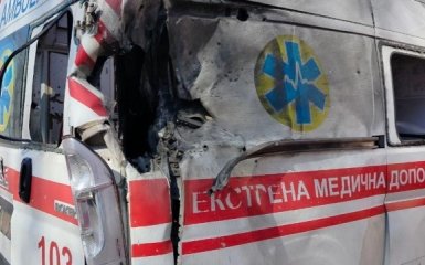 Окупанти атакували “швидку” на Миколаївщині: медики поранено