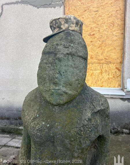 Збережи минуле: як ЗСУ рятують кам’яних баб від…