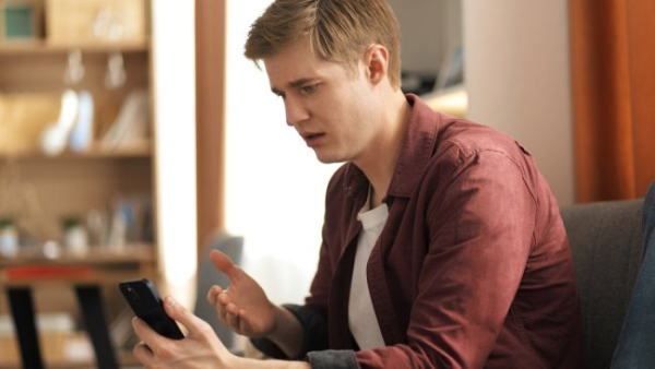 Як смарт-залежність перекроює ваш мозок: експертний погляд