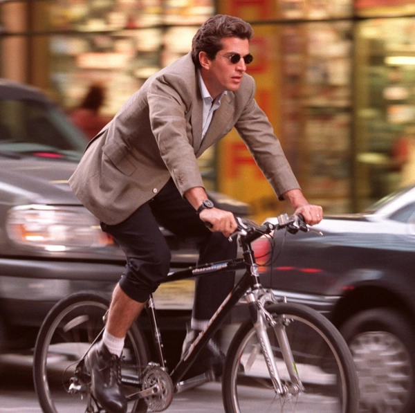 Джон Кеннеді-молодший: поєднання класики та спорту