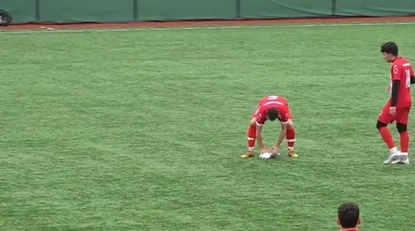 Футболіст врятував чайку на очах тисяч глядачів у Стамбулі