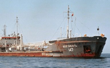 Нафтові гіганти зупиняють постачання через Ормузьку протоку: що відбувається