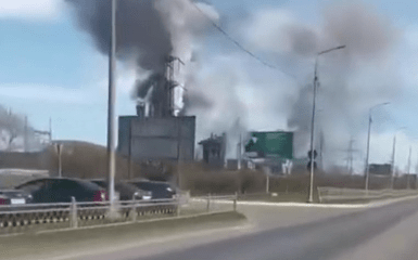 Вибухи на хімзаводі в Череповці: палає підприємство після атаки дронів