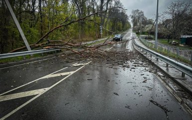 Негода в Україні: двоє загиблих, стихія вирує на Черкащині та Закарпатті