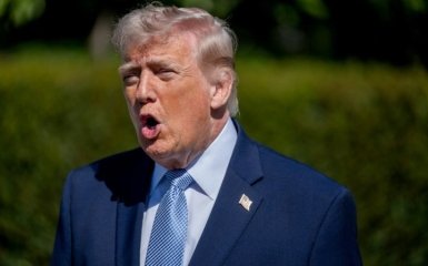 Трамп закликає Папу Римського триматися подалі від політики.