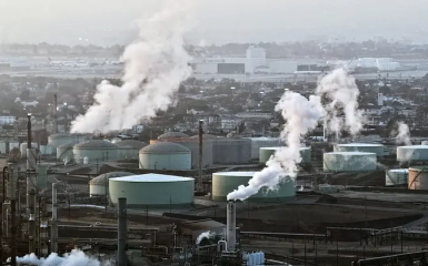 Іранські удари зупинили роботу НПЗ саудівських нафтогігантів