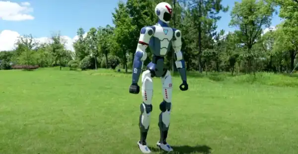 Робот-гуманоїд влаштував погоню за дикими кабанами в Польщі