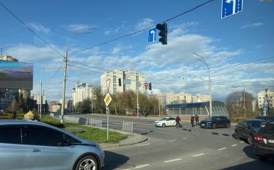 Київ: Чоловік захопив заручників у супермаркеті після стрілянини на вулиці