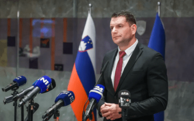 Словенія вийде з НАТО? Стеванович ініціює референдум.