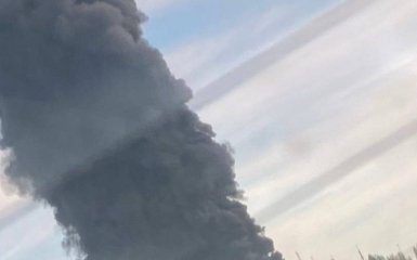 Росія у вогні: дрони атакували НПЗ та нафтобазу, з’явилися фото й відео.