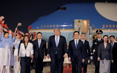 Трамп прибув до Китаю для переговорів із Сі Цзіньпіном