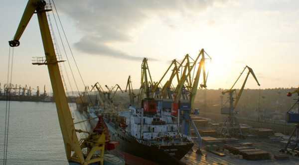 Українські судна виявили російські кораблі з краденим зерном, що прямують до Єгипту