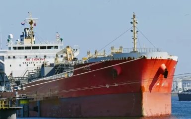 ЗСУ потужно б’ють: російський танкер тіньового флоту зазнав влучання