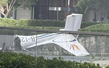 Спортлітак врізався в хмарочос Пекіна: моторошні кадри аварії