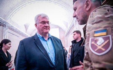 Сибіга висловив претензії Навроцькому, звинувативши його у вихвалянні Москви