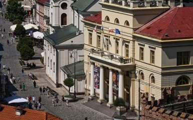 Український прапор з ратуші Любліна зняли: причина – указ Зеленського