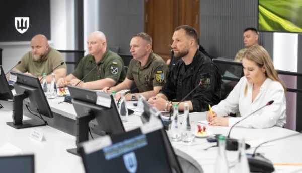 Хмара зустрівся з представниками США і закликав до прискорення поставок ракет “Патріот”.