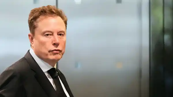 Штучний інтелект: Маск розкрив дату панування над людством