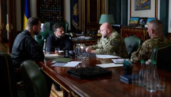 Зеленський провів наради з вищим командуванням Збройних сил та польовими командирами.