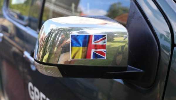 Британські сільгоспвиробники надали українським воїнам 20 автомобілів підвищеної прохідності, електрогенератори та медикаменти.