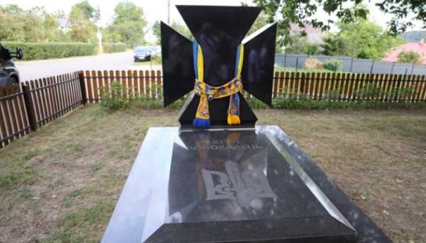 Пам’ятник, що був на могилі Євгена Коновальця в Роттердамі, доставлено на Львівщину