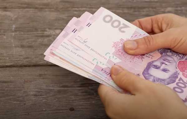 Фінансова підтримка для переселенців та літніх людей: Пенсійний фонд пояснив, кому потрібно встигнути подати заявку на отримання коштів