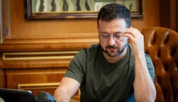 Зеленський відкликав чотирьох послів