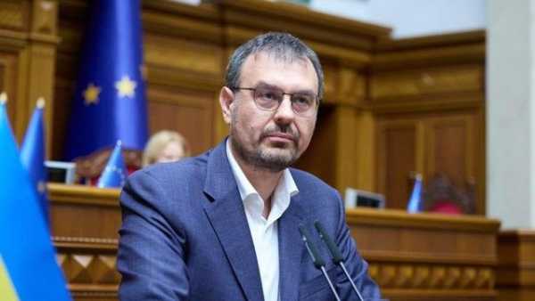 Голова парламентського комітету з питань фінансів закликає до відсторонення Пишного.