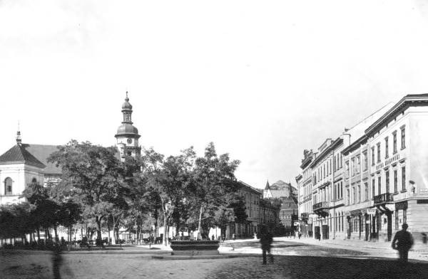 Площа Бернардинська (сучасна Соборна) та старий готель "Краківський". Фото поч. ХХ ст.