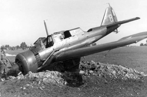 Львів, пошкоджений літак на аеродромі, вересень 1939 року.