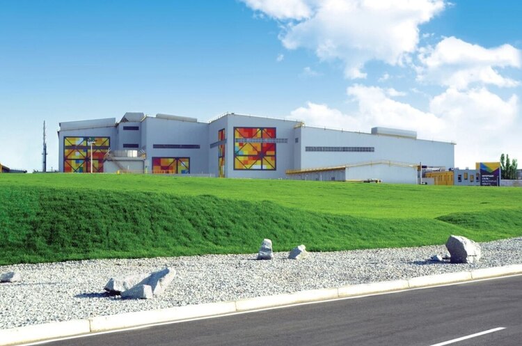 Наслідки влучання ракети у промисловий об'єкт Наслідки влучання ракети у промисловий об'єкт у Дніпрі, 4 загиблих