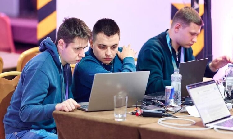 Група учасників проєкту, де 160 студентів розроблятимуть інноваційні рішення для бізнесу Група учасників проєкту, де 160 студентів розроблятимуть інноваційні рішення для бізнесу