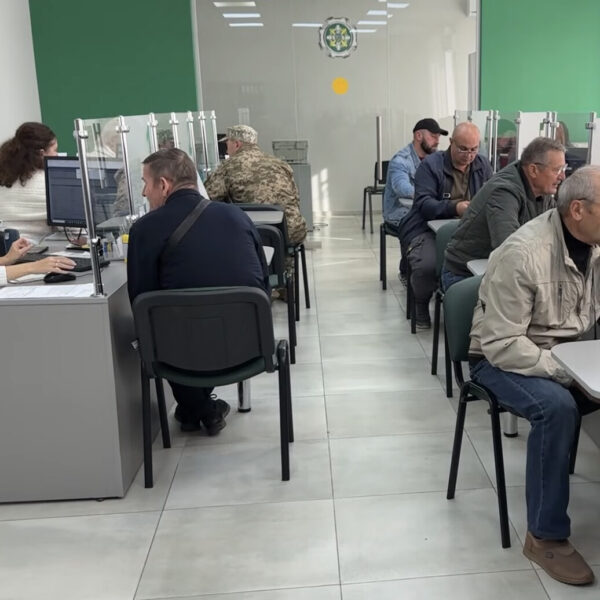 Київщина: ВПО, кваптеся отримати продуктові набори – хто не встигне, той програє