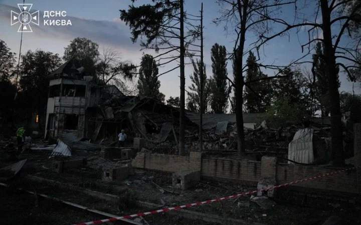 Фото: Mind Наслідки російських обстрілів залізничної інфраструктури в Києві: є жертви