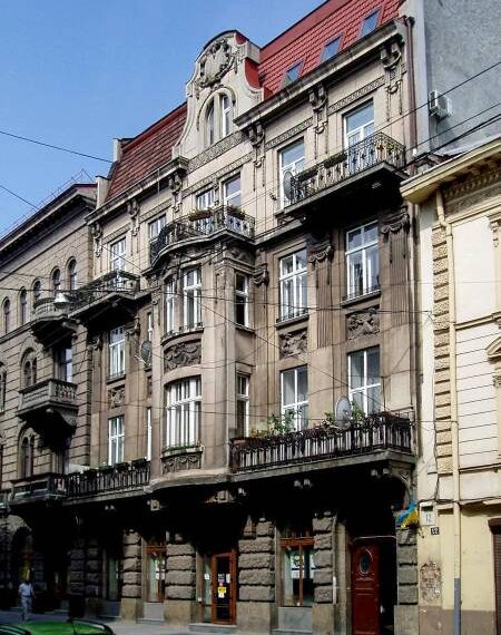 Львівський юрист-масон: розкішна квартира з фонтаном та таємниці…