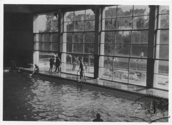 Басейн на вул. Стшалковської, 5, фото до 1939 року