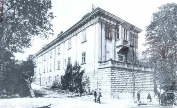 Палац Баворовських, 1916 рік