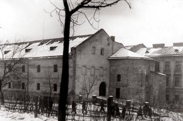 Львів, вежа Токарів та Линників поруч з Міським Арсеналом. Фото початку XX століття