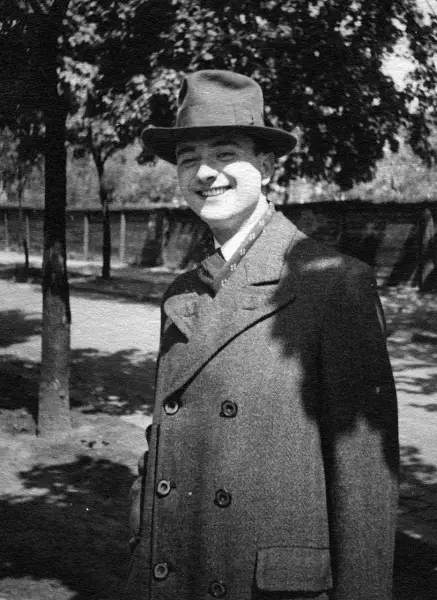 Композитор Анатоль Кос (Кос-Анатольський), племінник Михайла Коса (зі сайту http://www.uaestrada.org/photo/kos-anatolskyj-anatolij) Композитор Анатоль Кос (Кос-Анатольський), племінник Михайла Коса (зі сайту http://www.uaestrada.org/photo/kos-anatolskyj-anatolij)