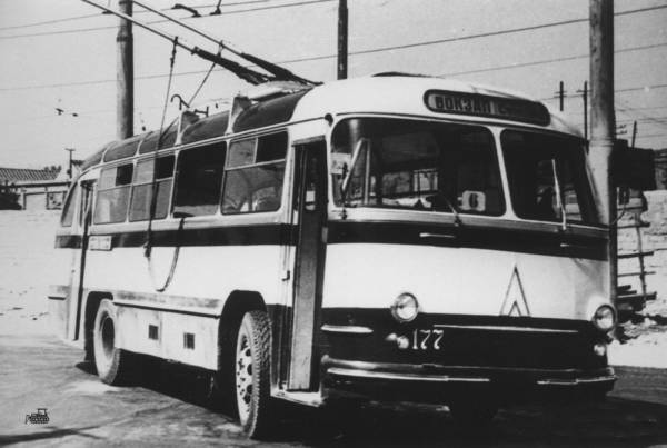 Тролейбус БТЛ-62, збудований на базі кузова автобуса ЛАЗ-695Б та електрообладнання старого тролейбуса МТБ-82 у Баку. Фото із колекції А. Говорухи