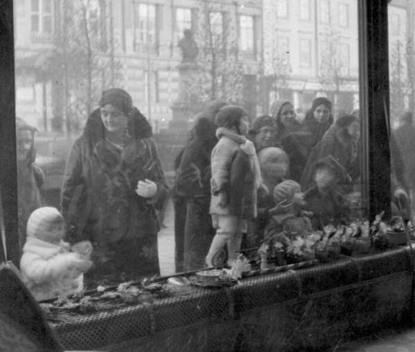 Львів у минулому: ретро-фото, що розкривають атмосферу старовинних вітрин
