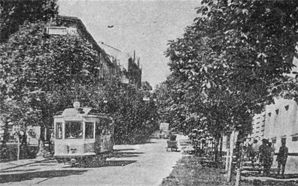 Трамвайний вагон «Sanok» тип 100 на вул. Кривоноса. Початок 1960-х рр.
